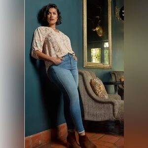 Torrid Bombshell Skinny Medium Wash Premium Denim Jeans Size 24T